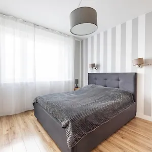 Z Parkingiem, Obok Metra. Apartament Warszawa